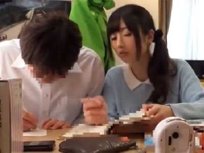 勉強を優しく教えてくれる美人家庭教師に対して性欲を抑えられずに強引ハメ