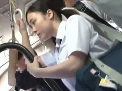 巨乳JKを狙って痴漢→レ●プまで持ち込むクズ男